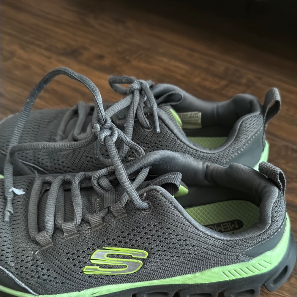 Skechers Kids Gray and Green Shoes size 5 fair condition with some flaws - Picture 5 of 13